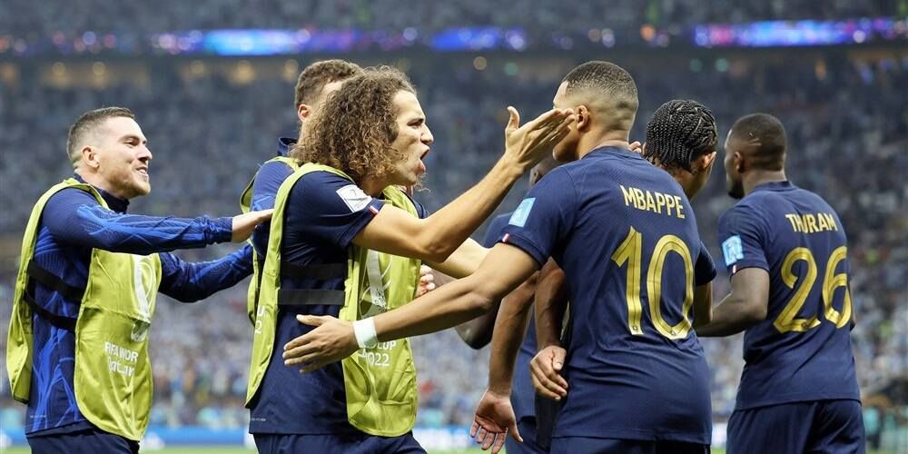 Футболисты сборной Франции не попали в топ-3 популярности в стране