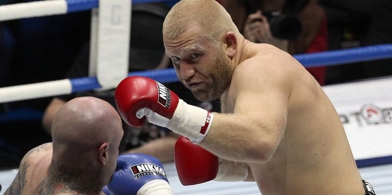 Россиянин Харитонов досрочно проиграл в главном бою Bellator 265