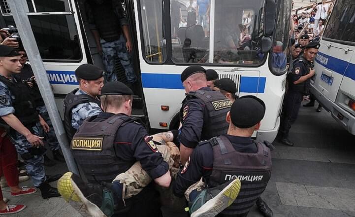 Полиция Петербурга привлекла к ответственности более 70 фанатов