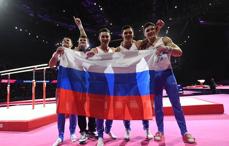 Сборная России получила трофей чемпионата Европы за победу в медальном зачете Сборная России получила трофей чемпионата Европы за победу в медальном зачете