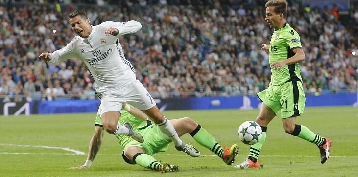 Россия отрывается от Португалии