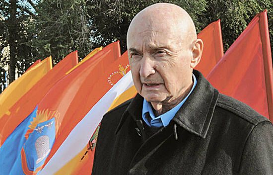 Как можно трудиться в одном клубе 70 лет. Подмосковный «Спартак» и его тренер празднуют уникальную дату