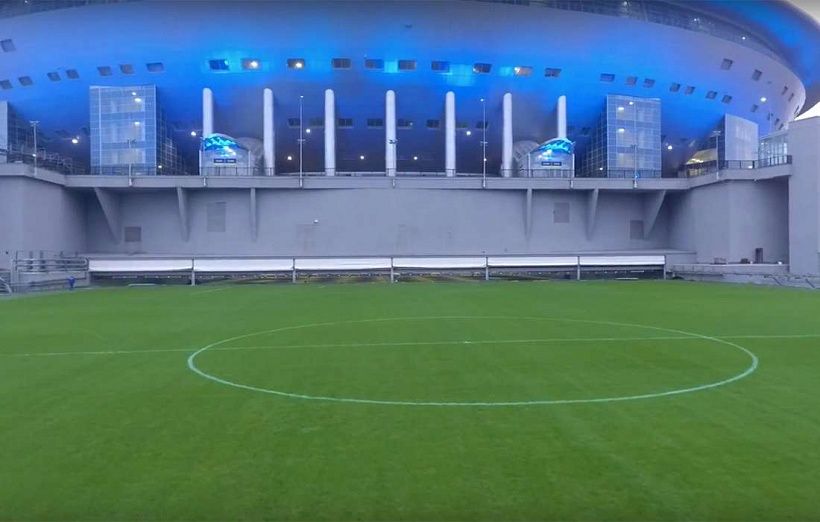 На стадионе «Санкт-Петербург» выкатили поле. Как это было