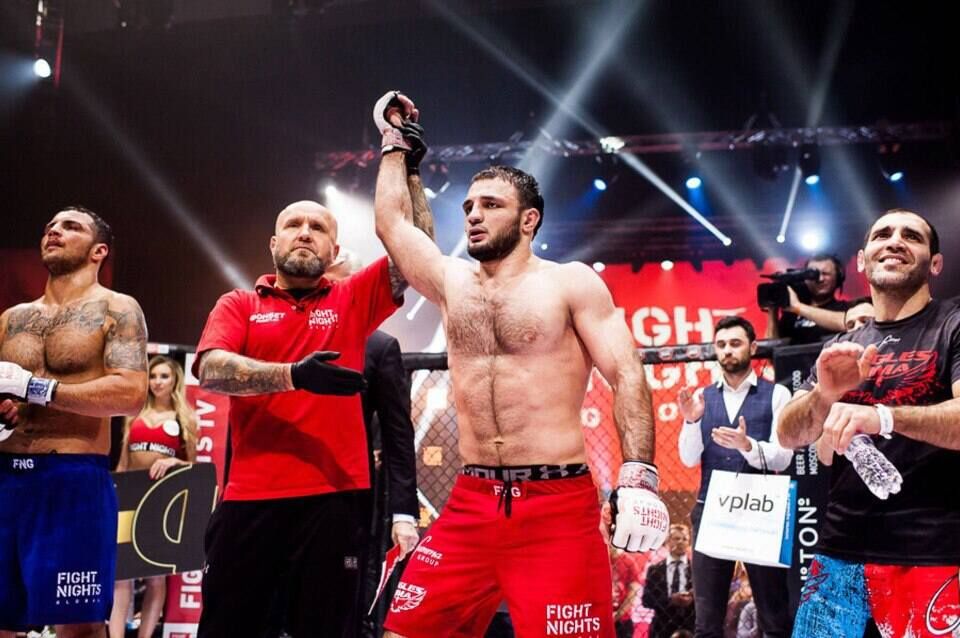 Минаков победил Джонсона техническим нокаутом