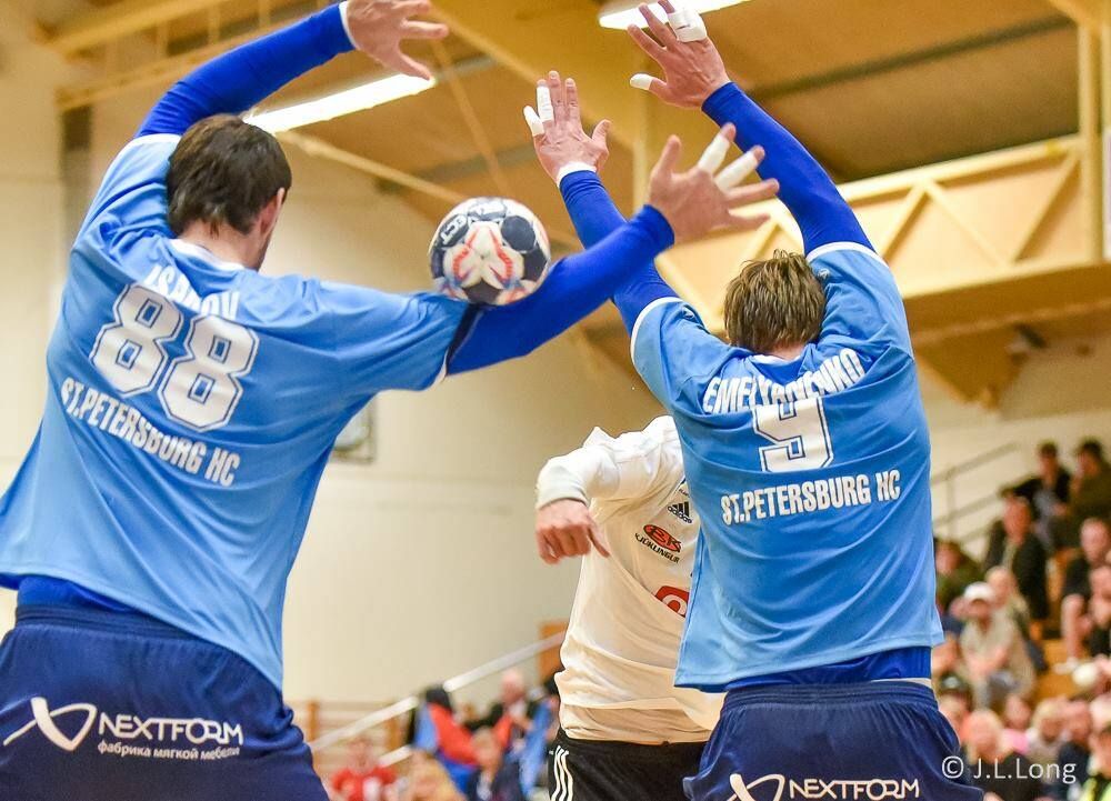 «Нева» поставила на «двенадцать»