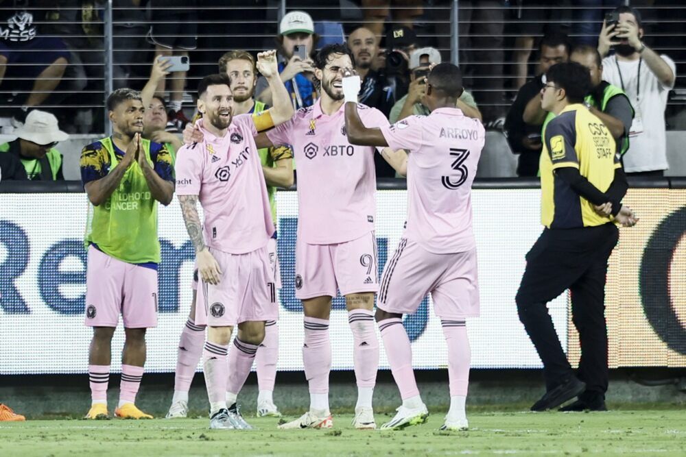 Игроки «Интера Майами» массово учат испанский язык, чтобы общаться с Месси