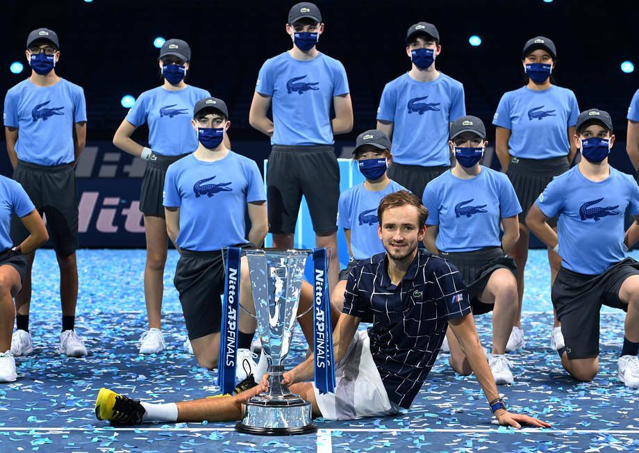 Медведева и Джоковича посадят в карантин перед Australian Open