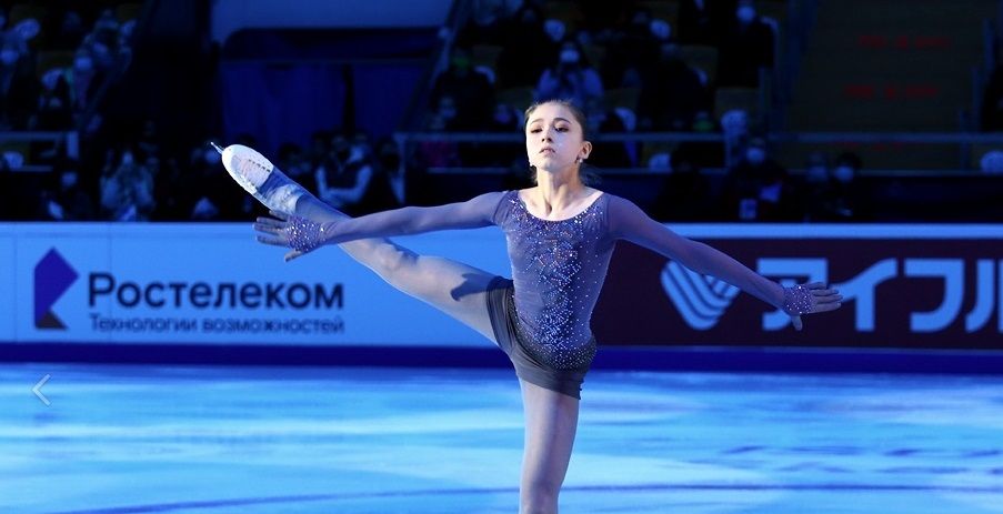 Камила Валиева упала с тройного акселя на чемпионате России