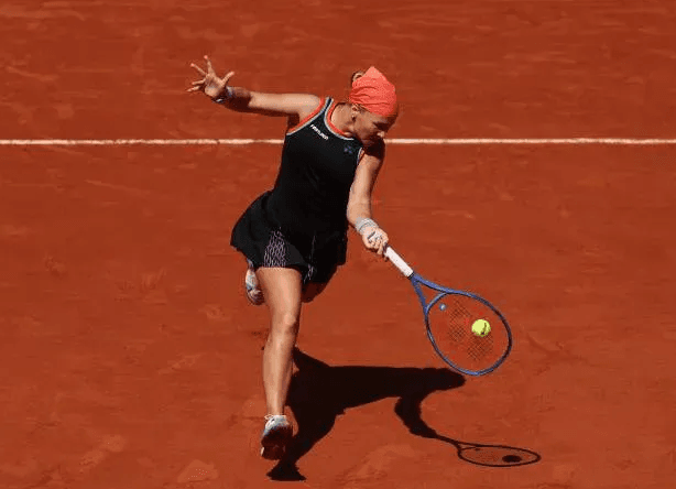 Шнайдер вышла в четвертьфинал турнира WTA-1000 в Ухане