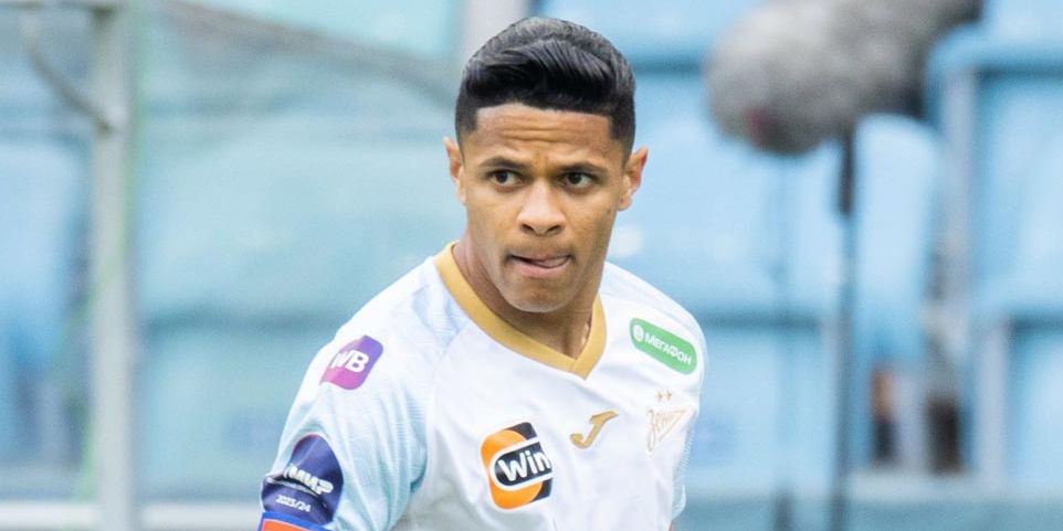 Агент Дугласа Сантоса заявил, что защитник не сыграет за «Зенит» в этом году