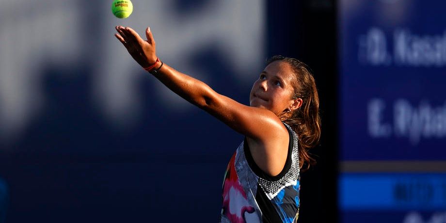 Теннис: Касаткина обыграла Рыбакину