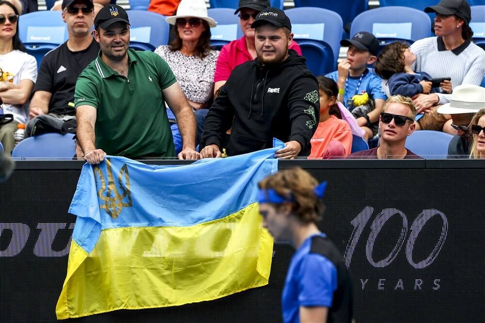 Болельщики с флагом Украины оскорбляли Рублева во время матча на Australian Open