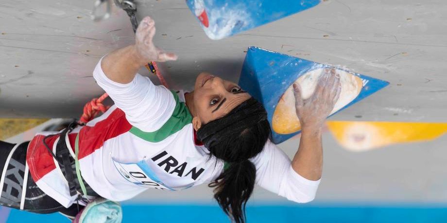 Иранская скалолазка странно извинилась за выступление без хиджаба. Теперь ей ничего не грозит? Иранская скалолазка странно извинилась за выступление без хиджаба. Теперь ей ничего не грозит?
