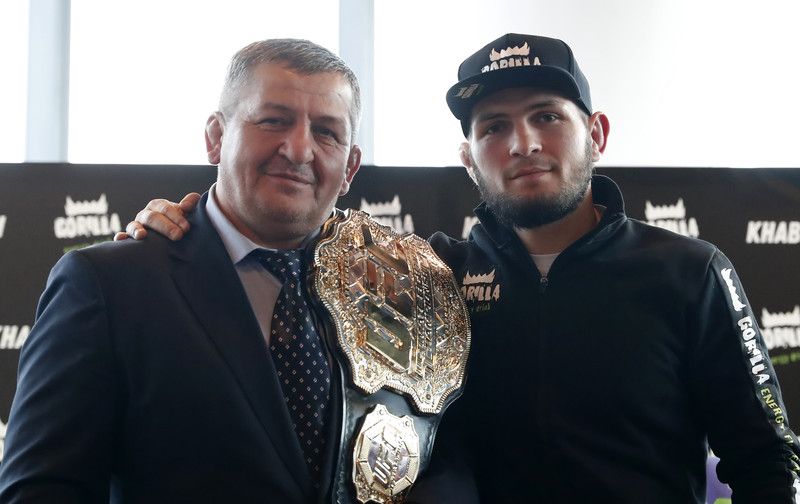 Дана Уайт отложил чемпионский бой Хабиба из-за болезни отца Нурмагомедова