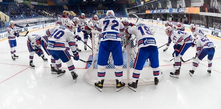 СКА из-за травмы потерял капитана Кетова в дебютном матче нового сезона КХЛ с «Нефтехимиком»