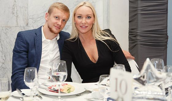 Жену Смольникова включили в список «самых опасных хищниц Петербурга». Она ответила резким постом в инстаграме, где написала про трусы и несколько раз вспомнила Бога