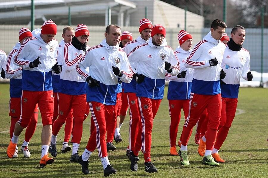 Сборная России приехала в Санкт-Петербург на матч с командой из Франции Сборная России приехала в Санкт-Петербург на матч с командой из Франции