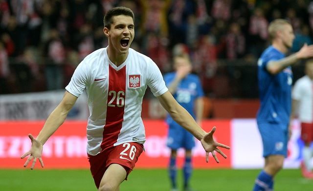 Форвард сборной Польши официально перешел в «Лестер»