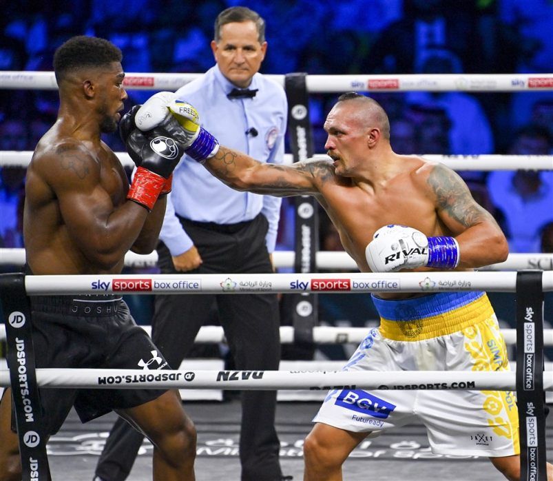 Усик объяснил, почему не послал в нокаут Джошуа 