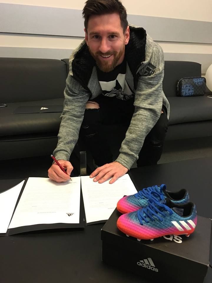 Лионель Месси подписал новый контракт с adidas Лионель Месси подписал новый контракт с adidas