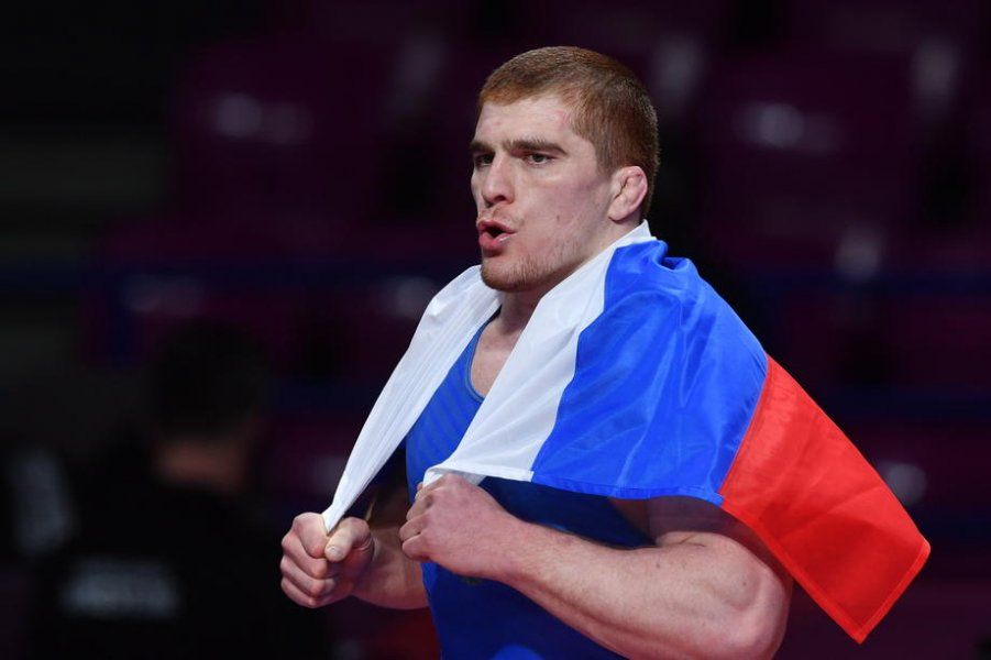 Борец Евлоев завоевал золото Олимпиады-2020