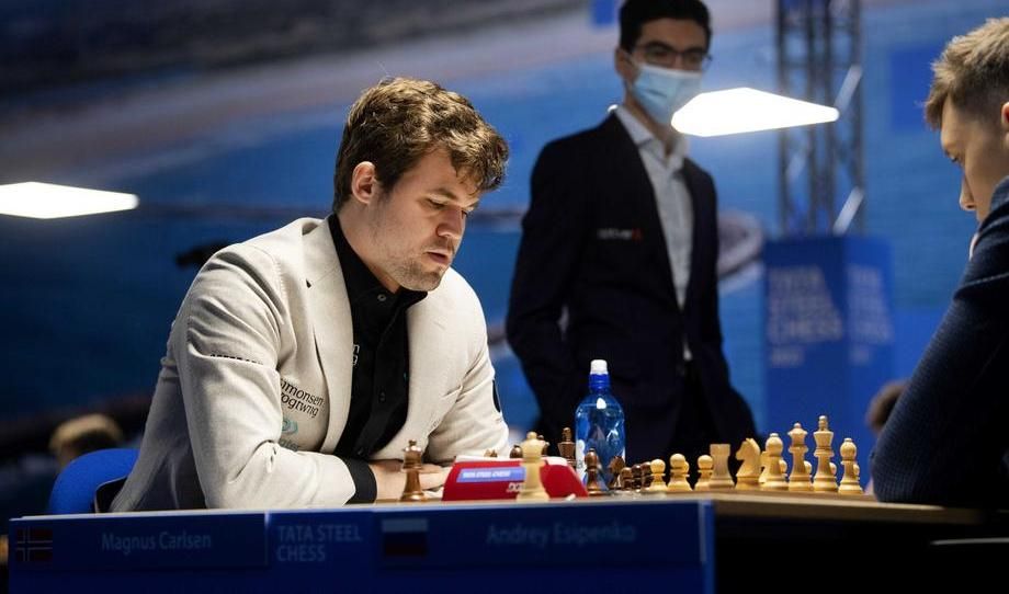 В FIDE отреагировали на отказ Карлсена играть против Непомнящего