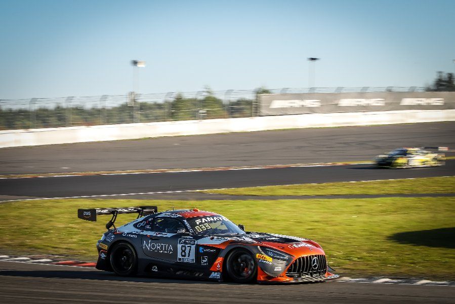 «Серебро» «Нюрбургринга»: AKKA ASP в шаге от победы в GT World Challenge Europe