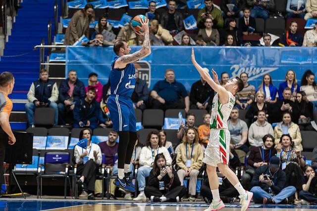 «Зенит» разгромил УНИКС и сравнял счет в полуфинальной серии Единой лиги ВТБ «Зенит» разгромил УНИКС и сравнял счет в полуфинальной серии Единой лиги ВТБ