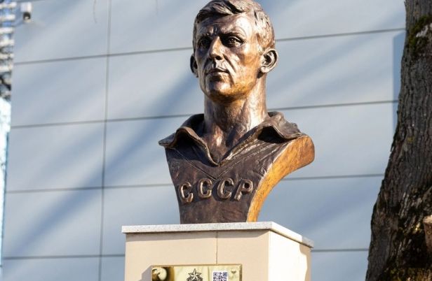 Пономарев: Открытие бюста в мою честь – это «кусок величия»