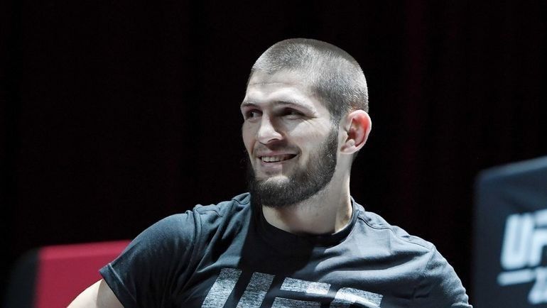 Нурмагомедов не стал ждать опоздавшего Макгрегора и покинул пресс-конференцию