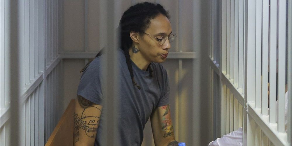 Грайнер впервые поделилась воспоминаниями после освобождения из российской тюрьмы Грайнер впервые поделилась воспоминаниями после освобождения из российской тюрьмы