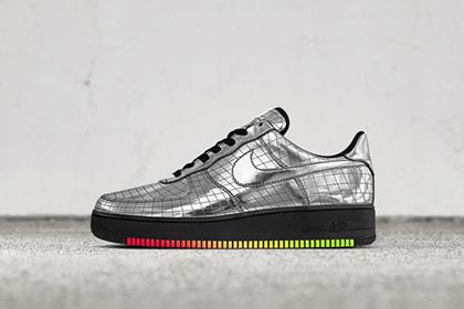 Nike посвятил кроссовки Элтону Джону
