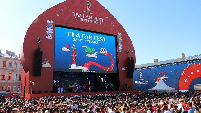 Фан-зона для болельщиков на Евро-2020 снова будет на Конюшенной площади. Она вмещала не больше 15 тысяч человек