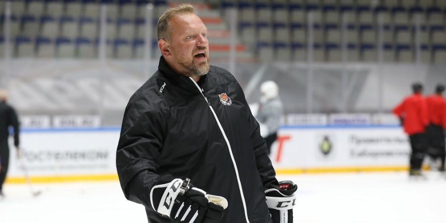 В КХЛ состоялась первая тренерская отставка в сезоне