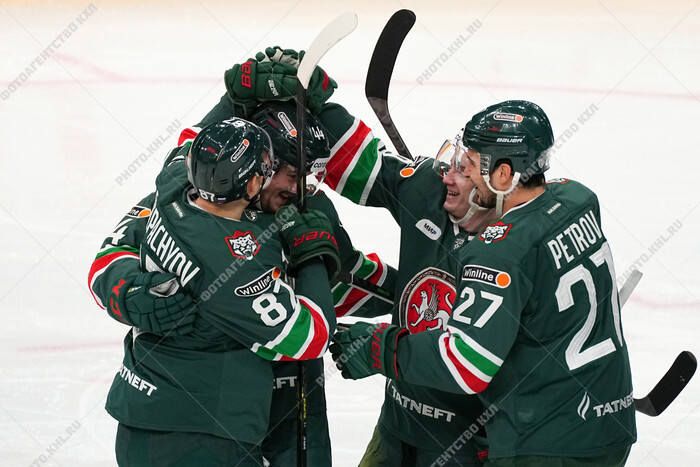 «Ак Барс» требует от болельщика 500 тысяч рублей за выход на лед в матче со СКА «Ак Барс» требует от болельщика 500 тысяч рублей за выход на лед в матче со СКА