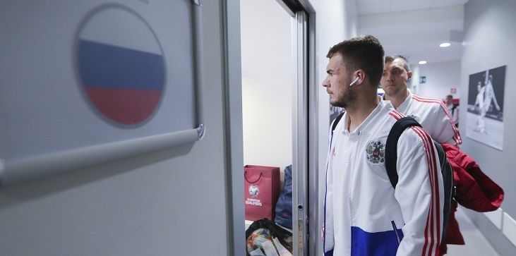 Комличенко – идеальный вариант усиления для «Рубина». Почему Слуцкий и форвард «Млады» нужны друг другу