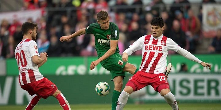 Нурмагомедов завоевал титул чемпиона UFC. Теперь он хочет встретится с Сен-Пьером