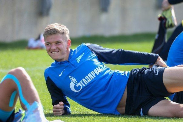 Переход Шатова в «Краснодар» откладывается, игрок остается в расположении «Зенита»-2 Переход Шатова в «Краснодар» откладывается, игрок остается в расположении «Зенита»-2