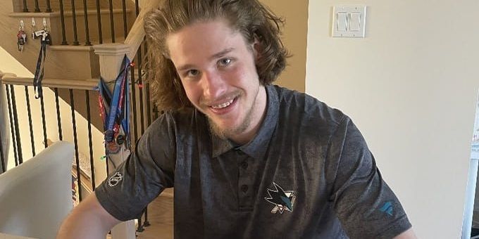 «Сан-Хосе» подписал контракт новичка с российским защитником «Сан-Хосе» подписал контракт новичка с российским защитником