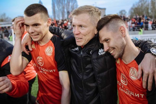 Калешин рассказал, почему футболистам важно чистить зубы после тренировок Калешин рассказал, почему футболистам важно чистить зубы после тренировок