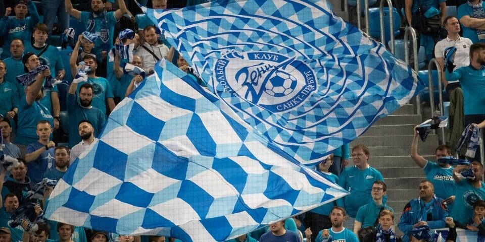 Болельщик «Зенита» скончался во время матча с «Арсеналом» Болельщик «Зенита» скончался во время матча с «Арсеналом»