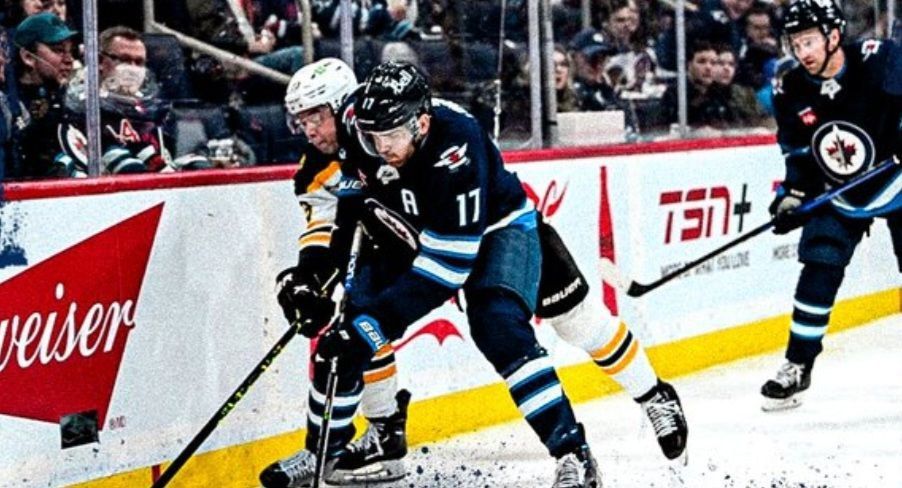 Орлов помог «Бостону» выиграть в матче с «Виннипегом»