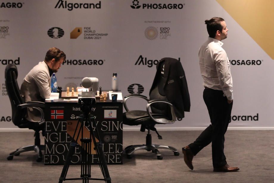 Порноактриса проведет с Непомнящим ночь за победу над Карлсеном