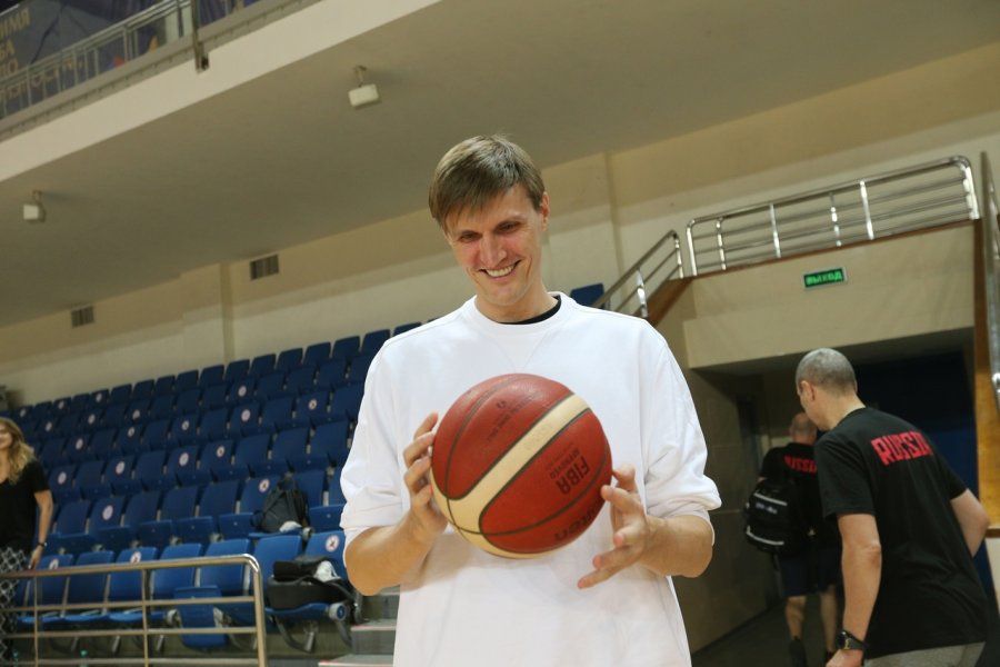 Сборная России вылетела из десятки рейтинга FIBA