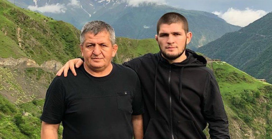Отец Нурмагомедова рассказал, где может пройти бой сына против Фергюсона