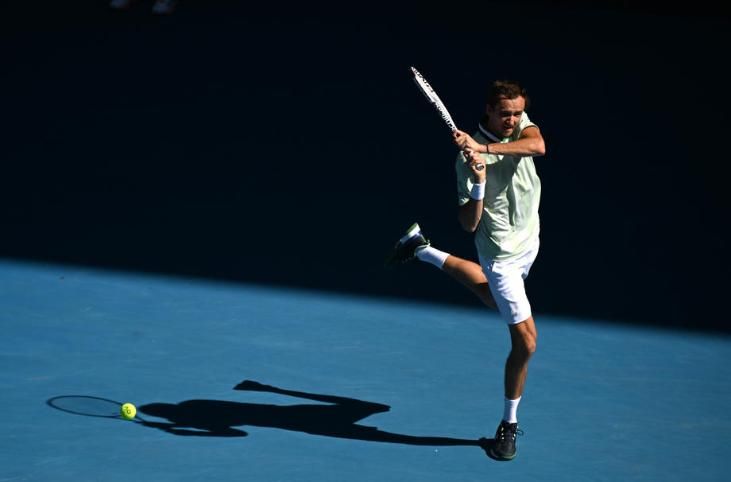 Медведев вышел в полуфинал Australian Open
