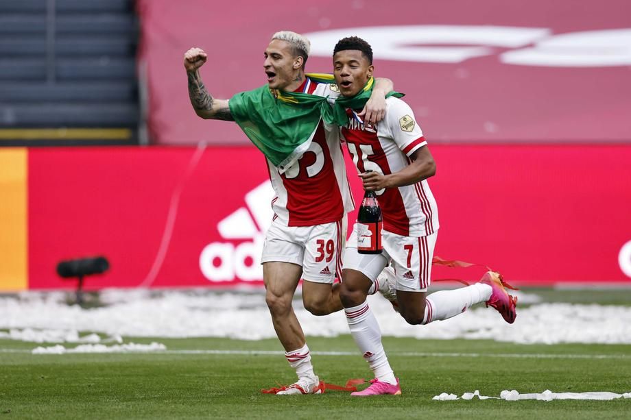 «Шахтер» сделал предложение вингеру «Аякса» «Шахтер» сделал предложение вингеру «Аякса»