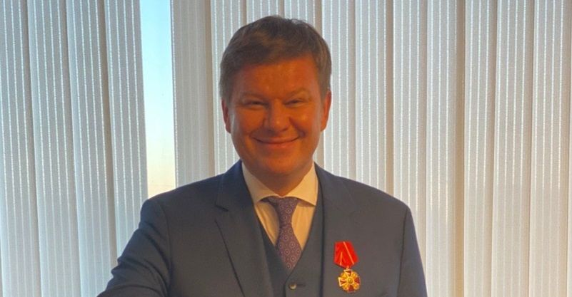 Губерниев проиграл спор и съест варежку в прямом эфире