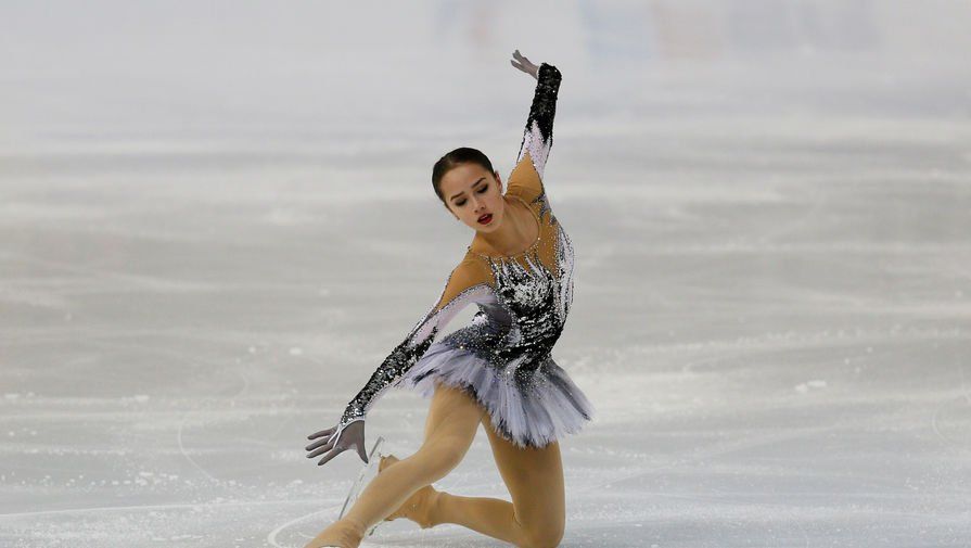Загитова сотворила «бабочку», но лидирует после короткой программы Гран-при