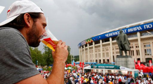 «Если есть политическая воля, то можно успеть к началу следующего сезона». Юрист объяснил процедуру возврата пива на стадионы